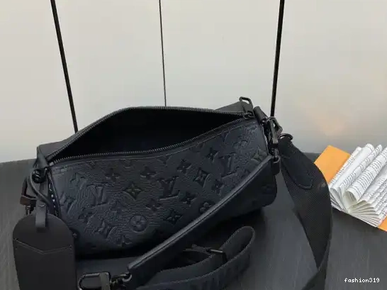 LOUIS Soft VUITTON PM Polochon 0330